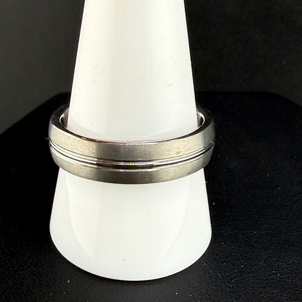 Tungsten Band Ring Silver Tone Brushed Center Polished Edge Size 10